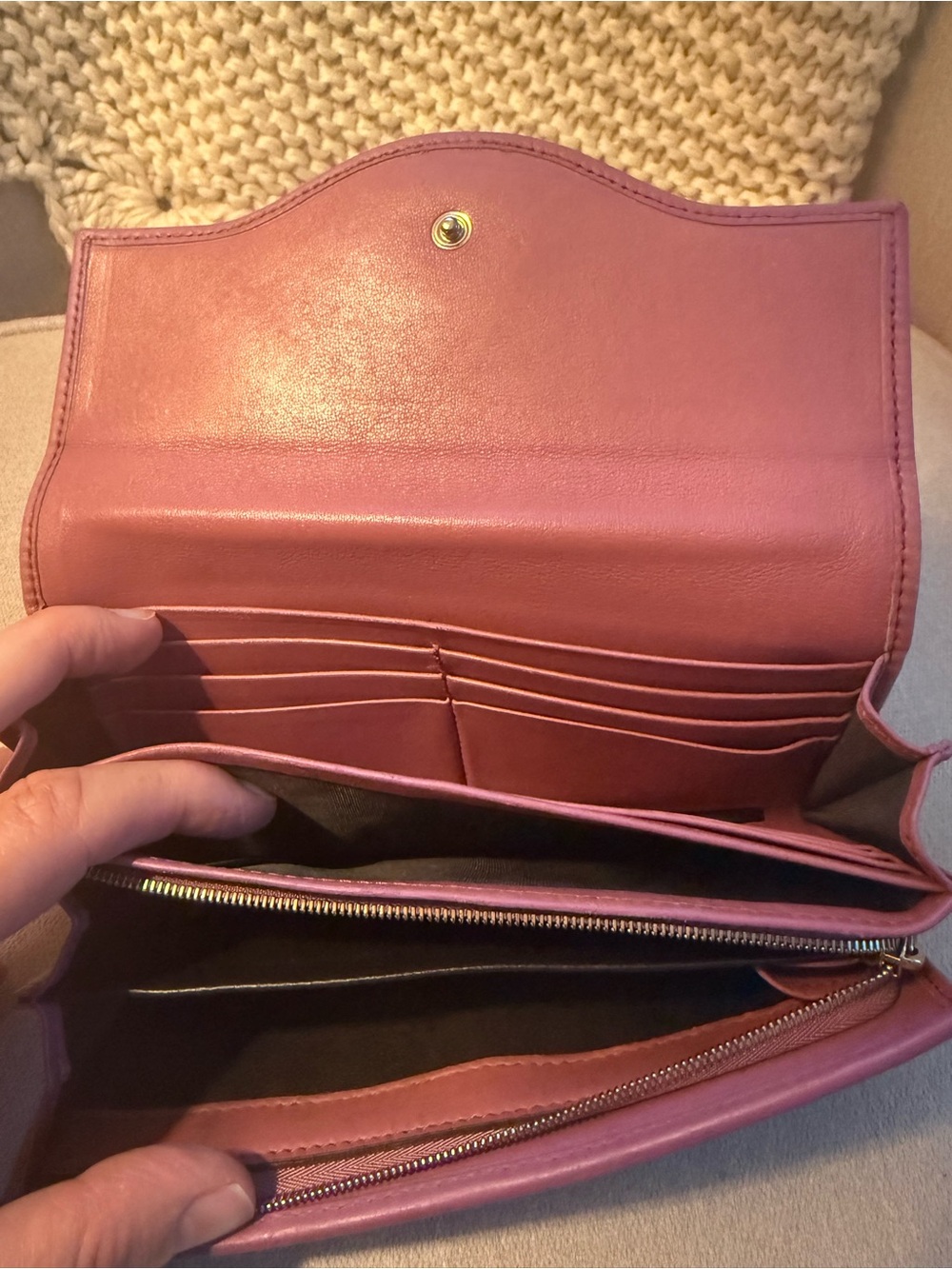Gucci Beige GG Canvas Wallet with Pink Trim and Gold Hardware - Picture 4 of 6